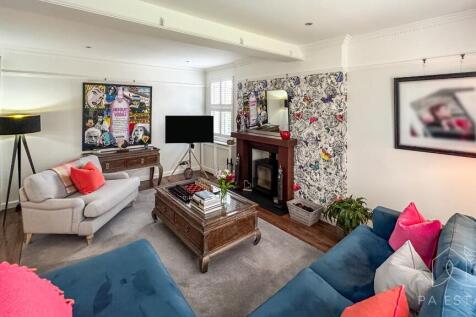 Reception room.
