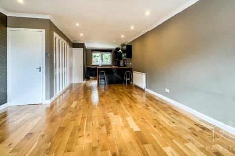 Living/Kitchen.