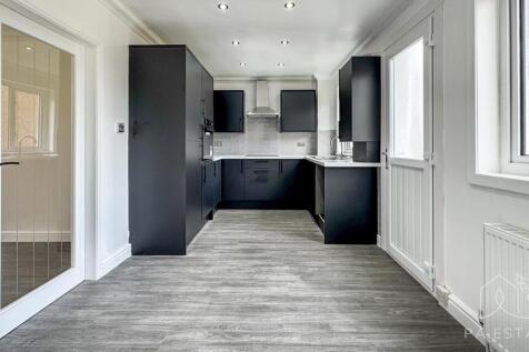 Dining kitchen.