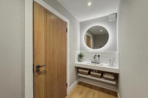 Entrance WC.