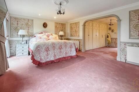 Principal Bedroom.