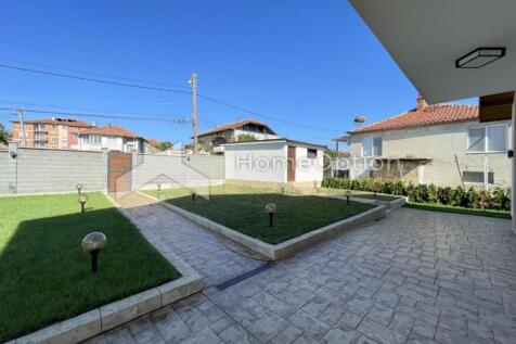 yard front