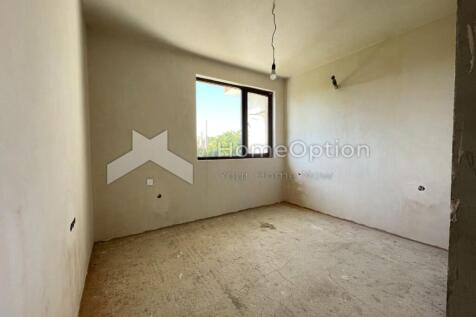 1 floor bedroom