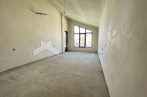 2 floor bedroom 1