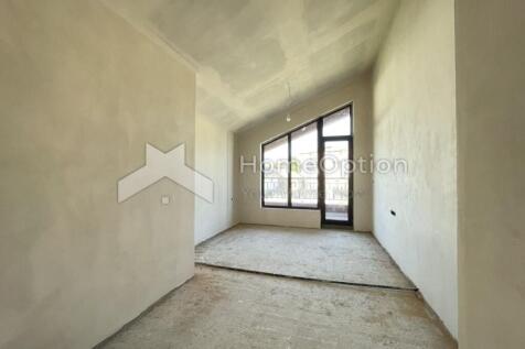 2 floor bedroom 1