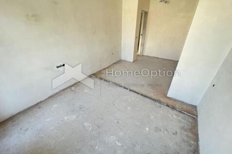 2 floor bedroom 2