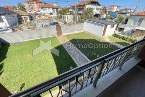 2nd floor balcony 