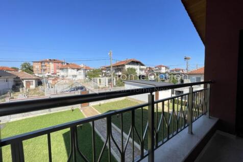 2nd floor balcony 