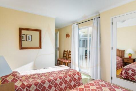 Room with access to the terrace