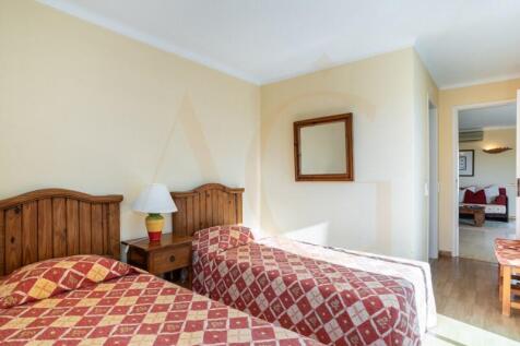 En suite bedroom with bathroom