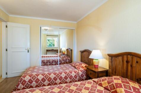 Rooms with built-in wardrobes