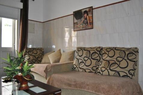 Spacious living room