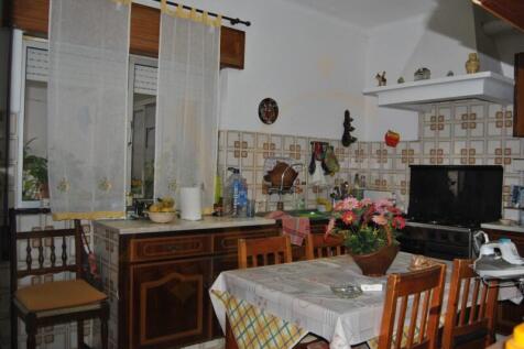 Kitchen with typical Algarve chimney