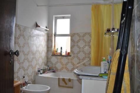 Bathroom with bathtub