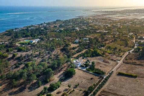 Traditional house, with annexes, in the heart of Ria Formosa, between Fuzeta and Tavira