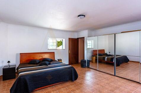 Room with access to the outside