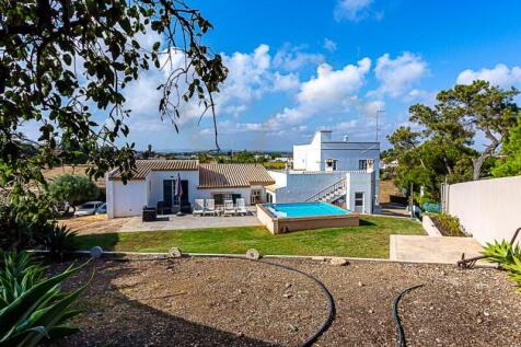 3 bedroom house in Tavira with tank