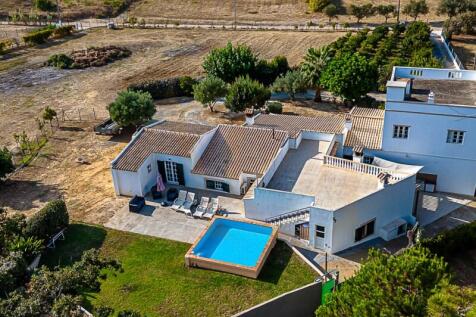 3 bedroom house in Tavira with tank