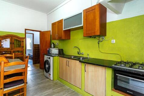 Spacious and equipped kitchen