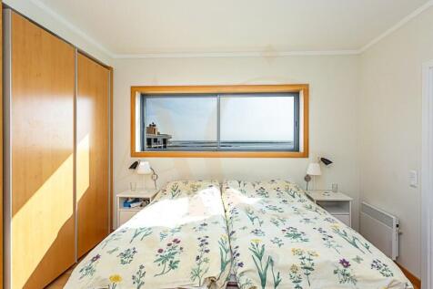 Room with built-in and spacious closet