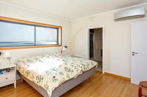 En suite bedroom with bathroom