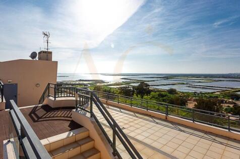 Apartment in Olhão with sea view