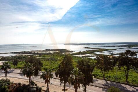 3 bedroom apartment in Olhão with balcony and shared pool