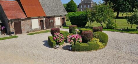 Rear courtyard 
