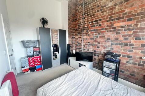 Bedroom rear shot.jpeg