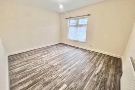 Front bedroom.jpeg
