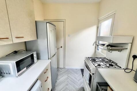 Kitchen backshot.jpeg
