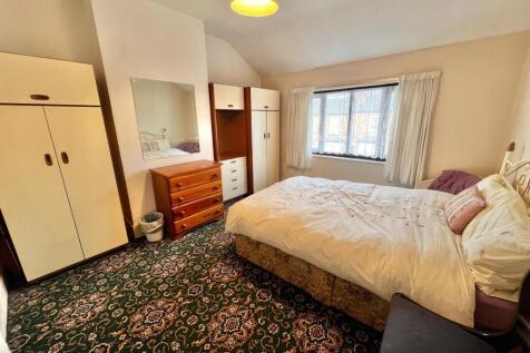 Rear bedroom overview.jpeg
