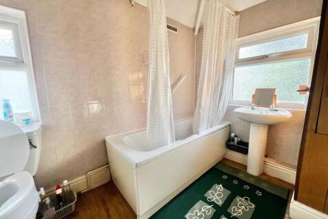 Bathroom overview.jpeg