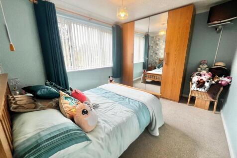 Rear bedroom 3.JPG