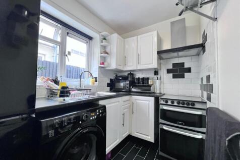 Kitchen b.jpg