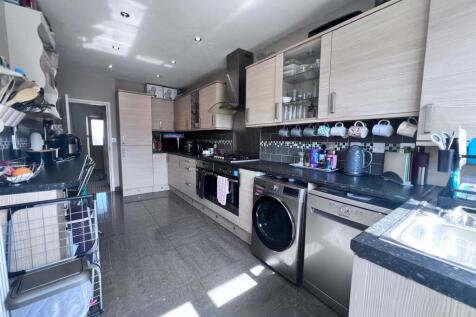 Kitchen Alt (2).jpg