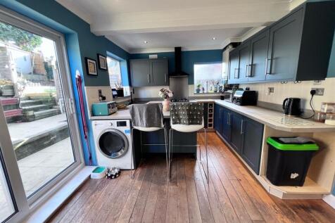 Kitchen b.jpg