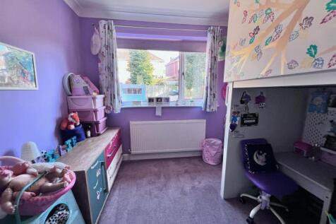 Bedroom 1.jpg