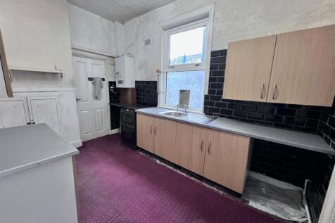 Kitchen b.jpg