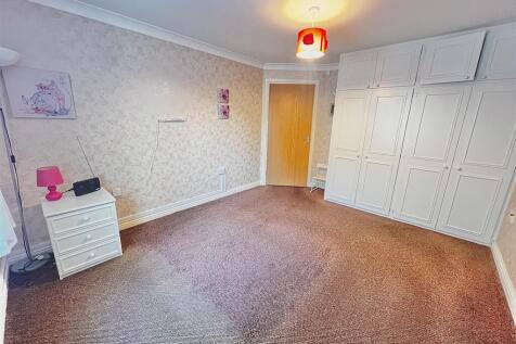 Bedroom 1 alt