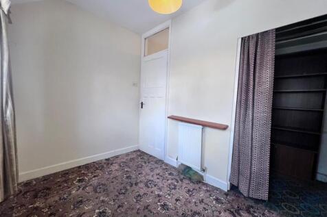 Front Bedroom 2 Alt.jpg