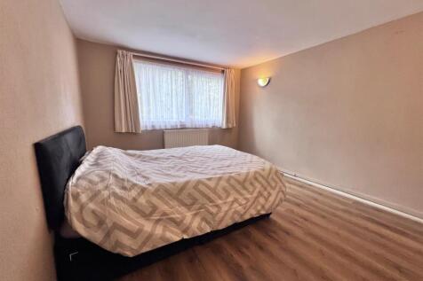 Bedroom 1.jpg