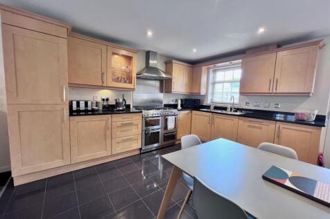 Kitchen c.jpg