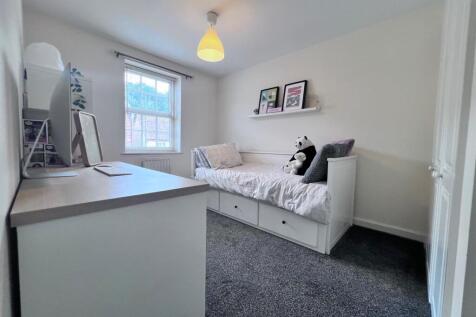 Bedroom 1.jpg