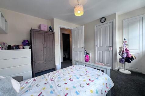 Bedroom 3b.jpg