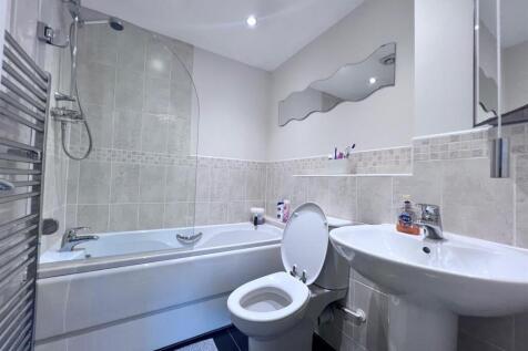 Bathroom b.jpg