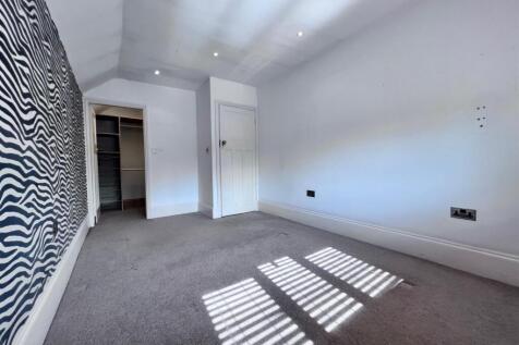 Rear Bedroom 3b.jpg