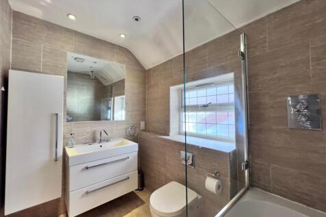 Bathroom b.jpg