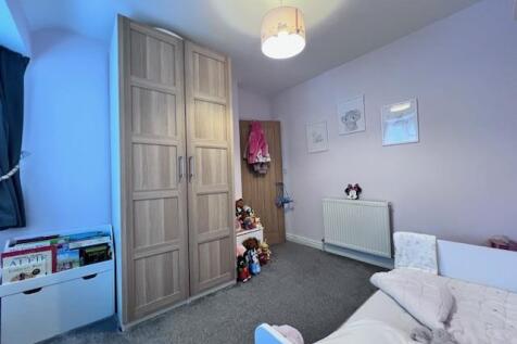 Bedroom 1 Alt.jpg