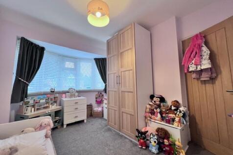 Bedroom 1.jpg